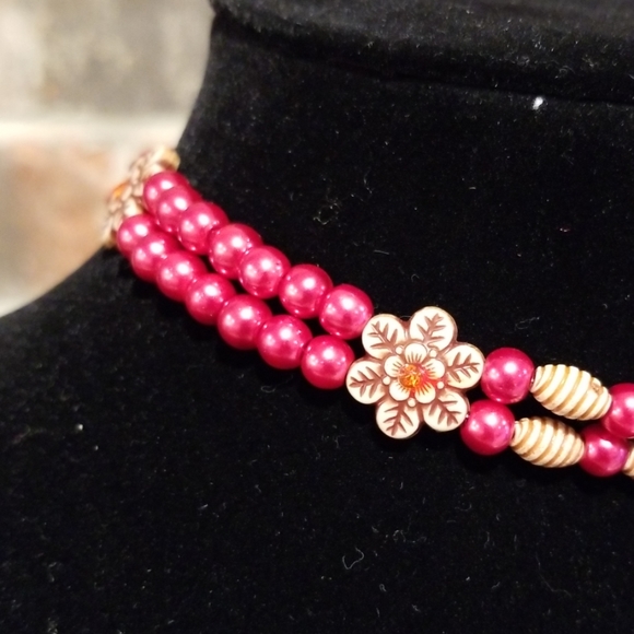 Six Petal Flower Choker Necklace - Picture 5 of 7